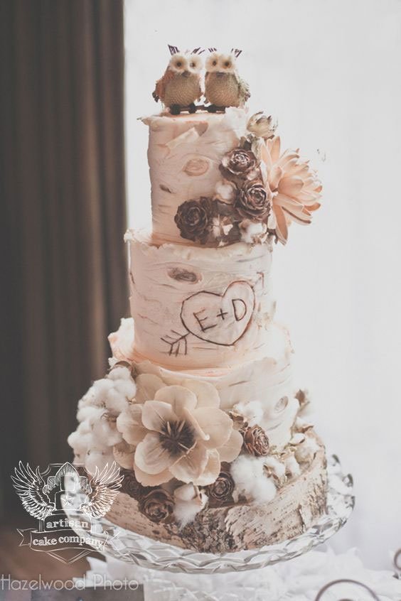 Gateau de mariage champetre et rustique couleur creme avec decoration hibou